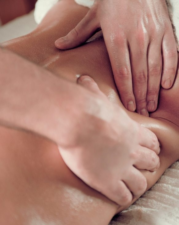 relaxing-back-massage-PABERUY-583x729